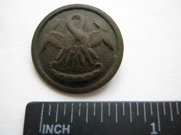 Pelican button vintage