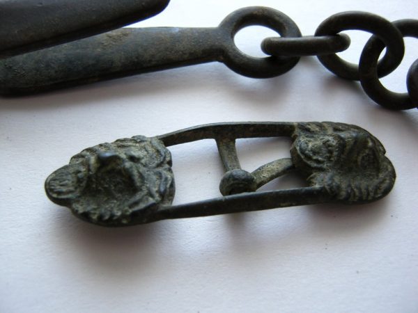 Vintage buckle with lions, chain and hook - dagger hanger system part