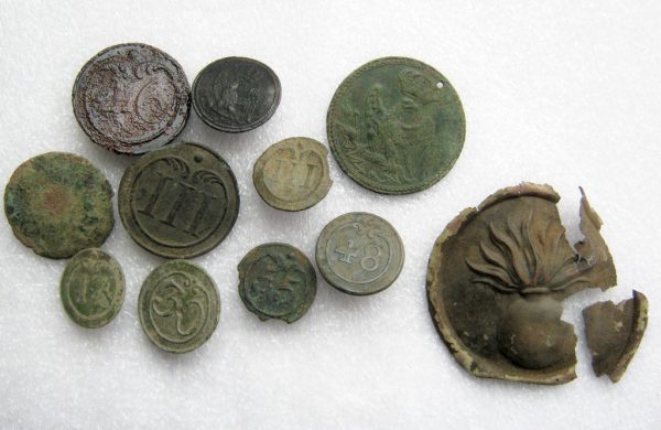 Relics Grand Army buttons etc.
