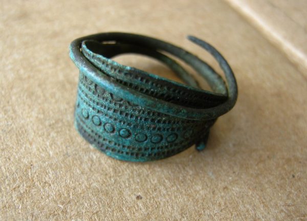 Ancient genuine Viking era ring. Found on Dnepr river bank. Awesome green patina,